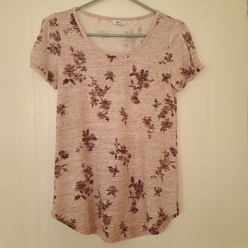 Reitmans Pink Floral Top with Slit Sleeves. XXS.